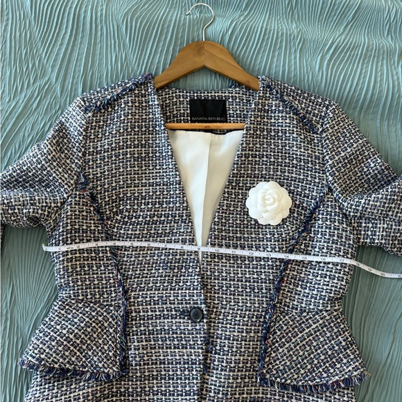 Banana Republic Black and White Tweed Blazer - Picture 3 of 4